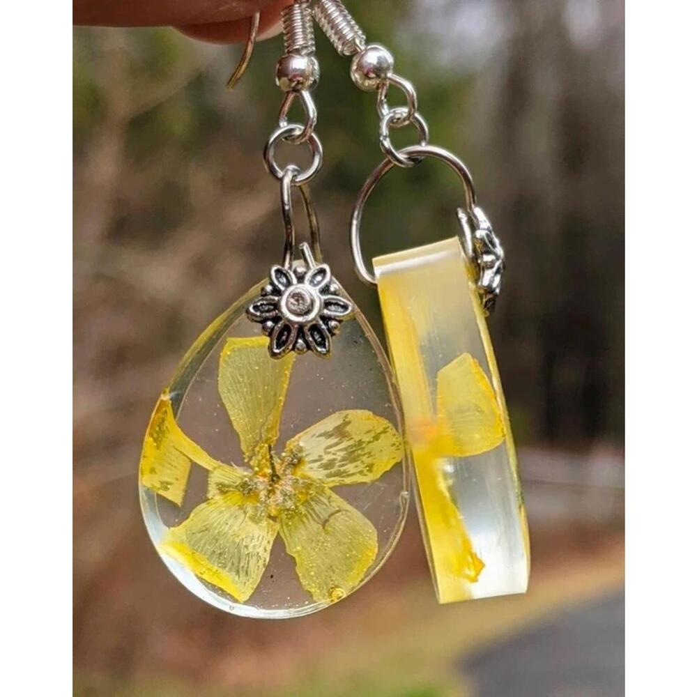 Pressed Flower Real Buttercup Earrings - Picture 3 of 4
